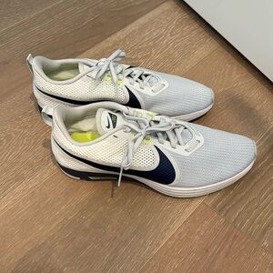 Men Nike New without tags! Size 10. Navy, gray, green.